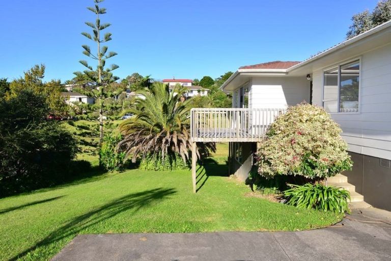 Photo of property in 2/10 Scarlock Avenue, Browns Bay, Auckland, 0630