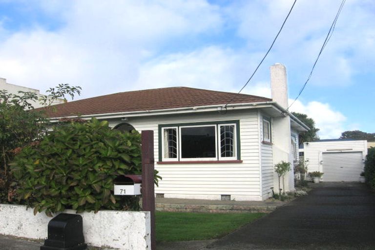 Photo of property in 71 Whites Line East, Waiwhetu, Lower Hutt, 5010