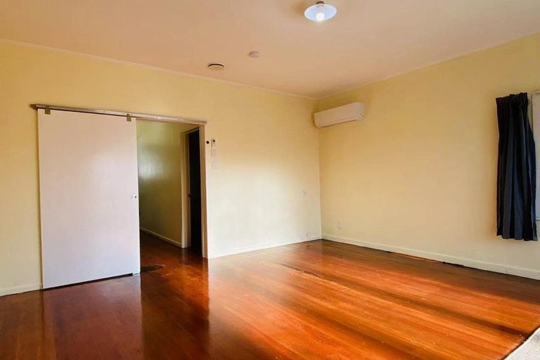 Photo of property in 3/2090 Great North Road, Avondale, Auckland, 0600