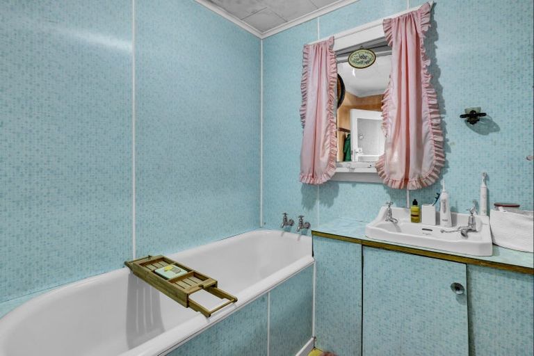 Photo of property in 239 Coronation Avenue, Welbourn, New Plymouth, 4310