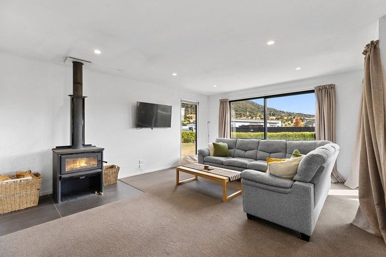 Photo of property in 27 Marbleleaf Lane, Albert Town, Wanaka, 9305