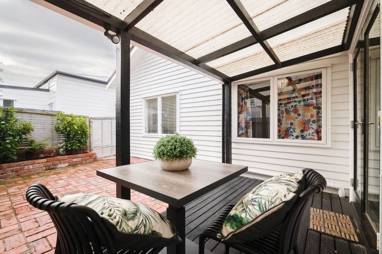 Photo of property in 40 Derwent Street, Island Bay, Wellington, 6023