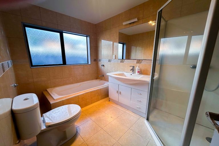 Photo of property in 5 Holsten Place, Massey, Auckland, 0614