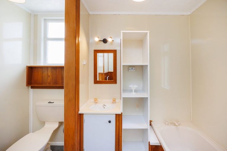 Photo of property in 996 Tremaine Avenue, Roslyn, Palmerston North, 4414