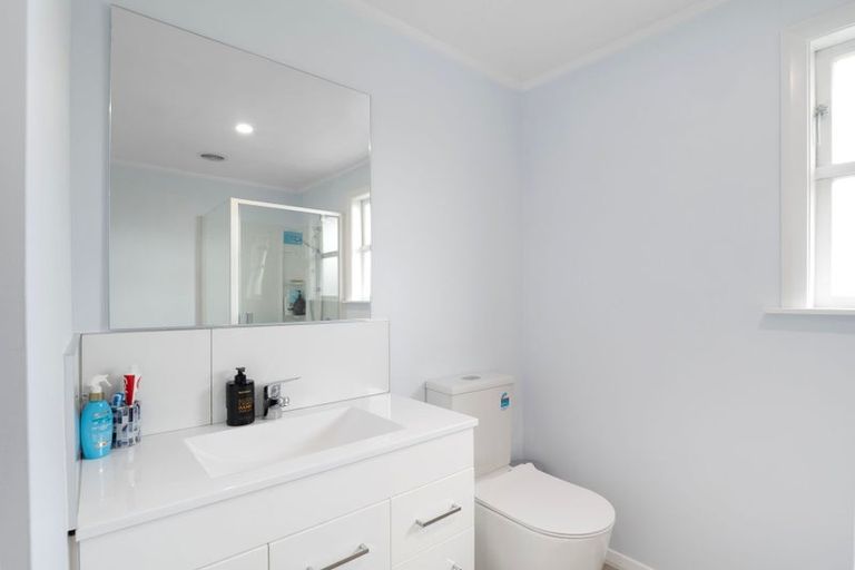 Photo of property in 25 Vernon Avenue, Takaro, Palmerston North, 4412