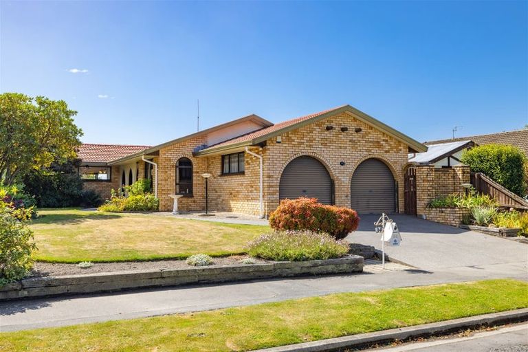 Photo of property in 34 Karnak Crescent, Russley, Christchurch, 8042
