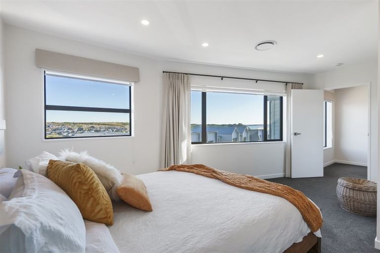 Photo of property in 14 Moki Place, Long Bay, Auckland, 0630