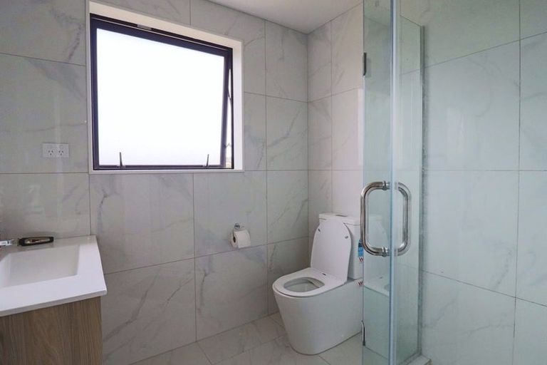 Photo of property in 127b Oreil Avenue, West Harbour, Auckland, 0618