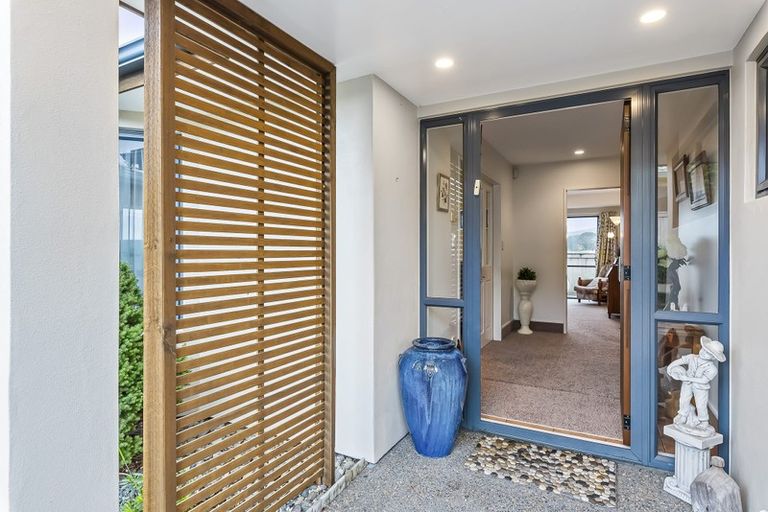 Photo of property in 29 Crown Hill, Paraparaumu, 5032