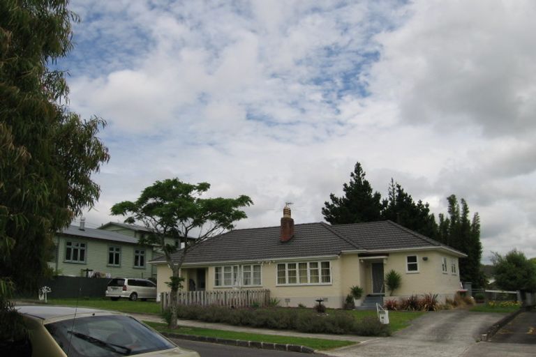 Photo of property in 50 Walmer Road, Point Chevalier, Auckland, 1022
