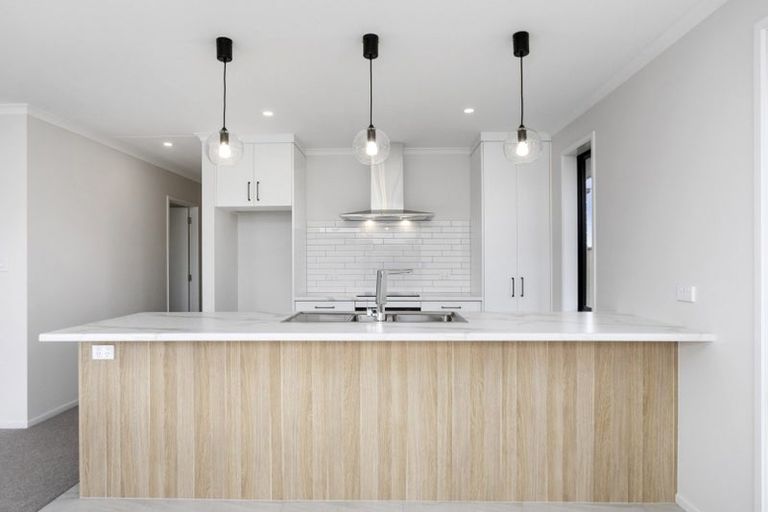 Photo of property in 4 Tahuna Minhinnick Drive, Glenbrook, 2681