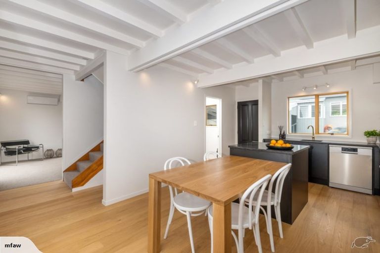 Photo of property in 2/5 Eversleigh Road, Belmont, Auckland, 0622