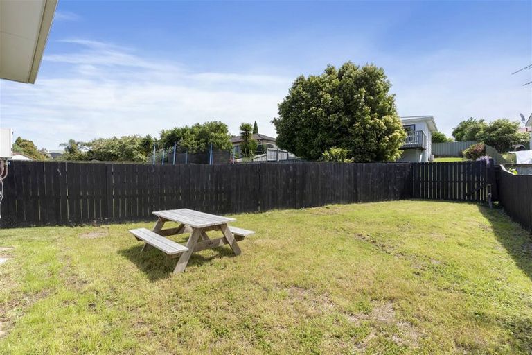 Photo of property in 17b Roseneath Place, Birkdale, Auckland, 0626