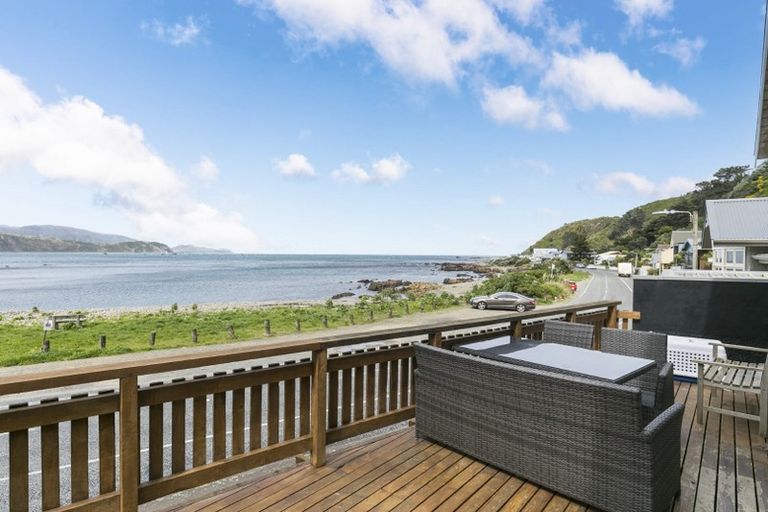 Photo of property in 103 Breaker Bay Road, Breaker Bay, Wellington, 6022