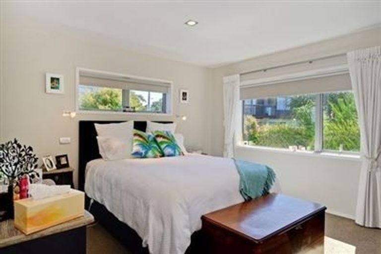 Photo of property in 2/91 Aberdeen Road, Castor Bay, Auckland, 0620