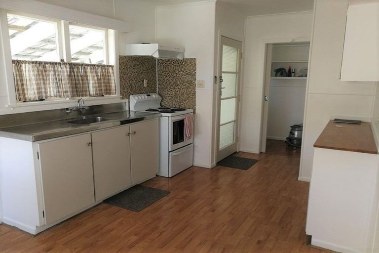 Photo of property in 18 Trinidad Road, Sunnynook, Auckland, 0620