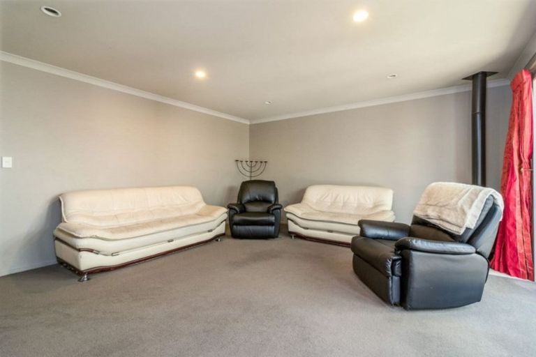 Photo of property in 6 Foresters Crescent, Parklands, Christchurch, 8083