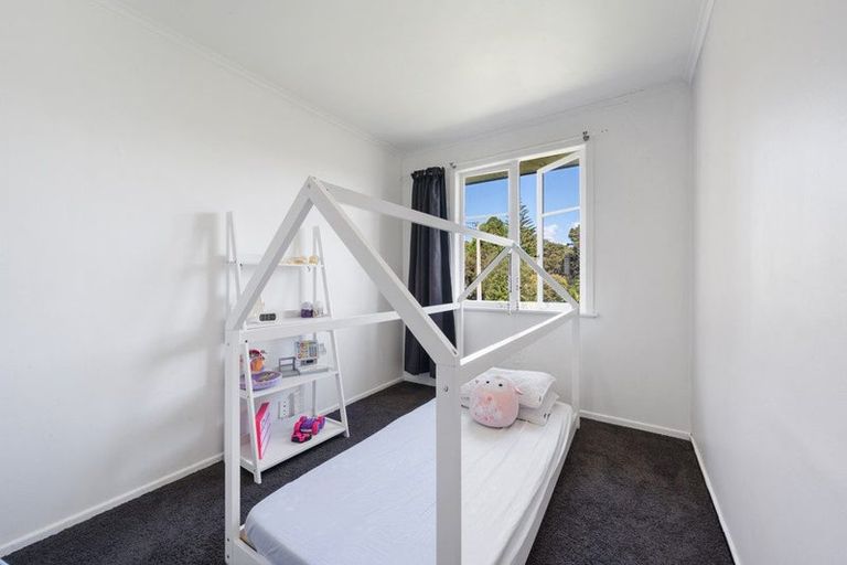 Photo of property in 60 Woodfern Crescent, Titirangi, Auckland, 0604