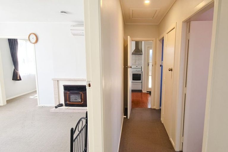 Photo of property in 50 Batchelor Street, Newlands, Wellington, 6037