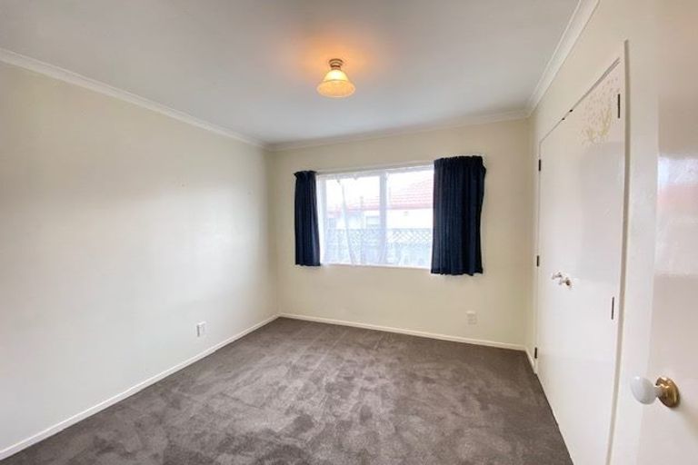 Photo of property in 6 Palmcrest Grove, Highland Park, Auckland, 2010