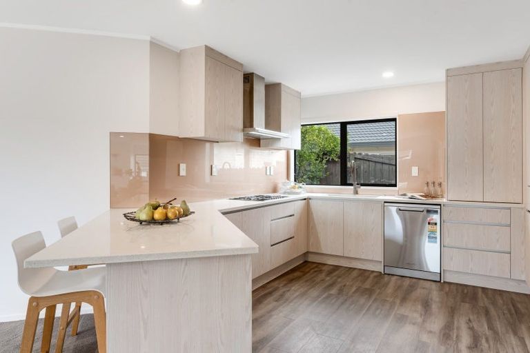 Photo of property in 32 Ambleside Drive, Northpark, Auckland, 2013