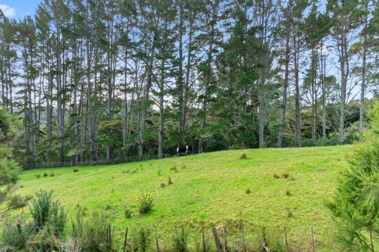 Photo of property in 408 Paremoremo Road, Paremoremo, Auckland, 0632