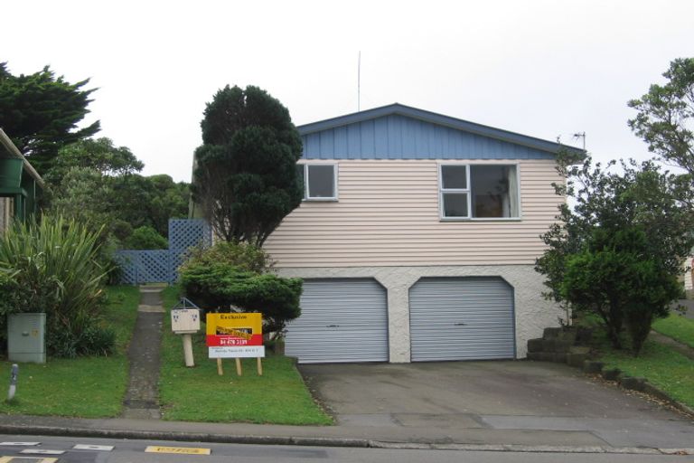 Photo of property in 14a Stewart Drive, Newlands, Wellington, 6037