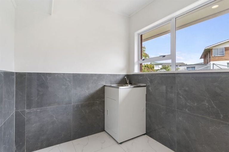 Photo of property in 176 Edmonton Road, Te Atatu South, Auckland, 0610