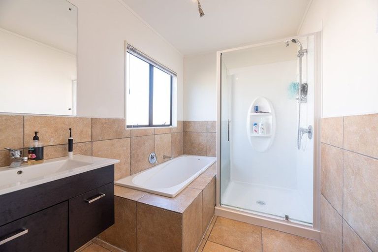 Photo of property in 4 Harvest Drive, Henderson, Auckland, 0612