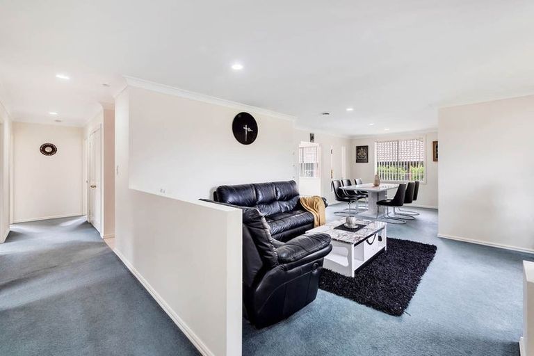 Photo of property in 12 Parkcrest Drive, Henderson, Auckland, 0612