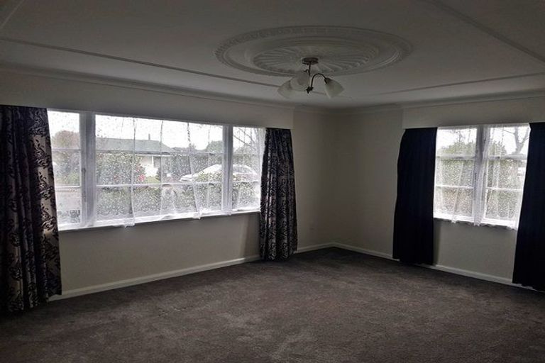 Photo of property in 17 Botanical Road, Takaro, Palmerston North, 4412