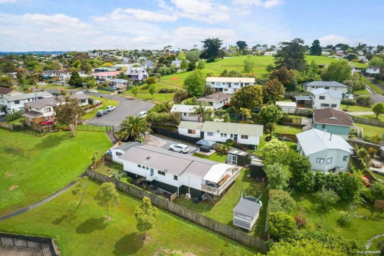 Photo of property in 28 Hueglow Rise, West Harbour, Auckland, 0618