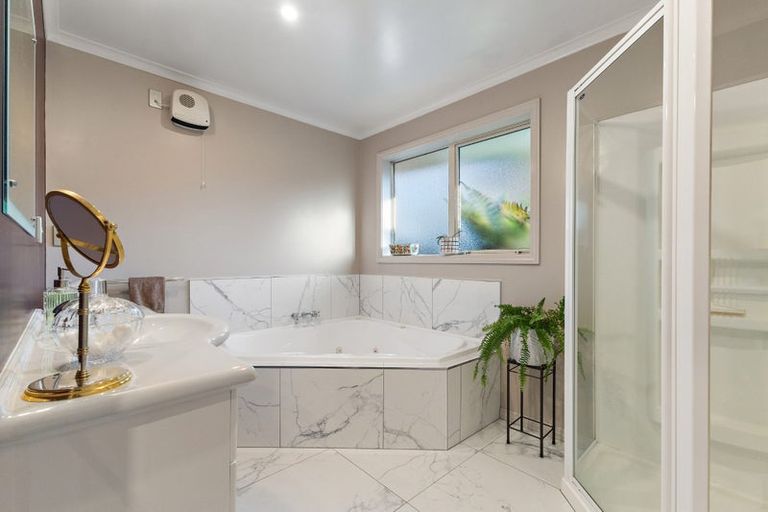 Photo of property in 7 Coolspring Way, Redwood, Christchurch, 8051