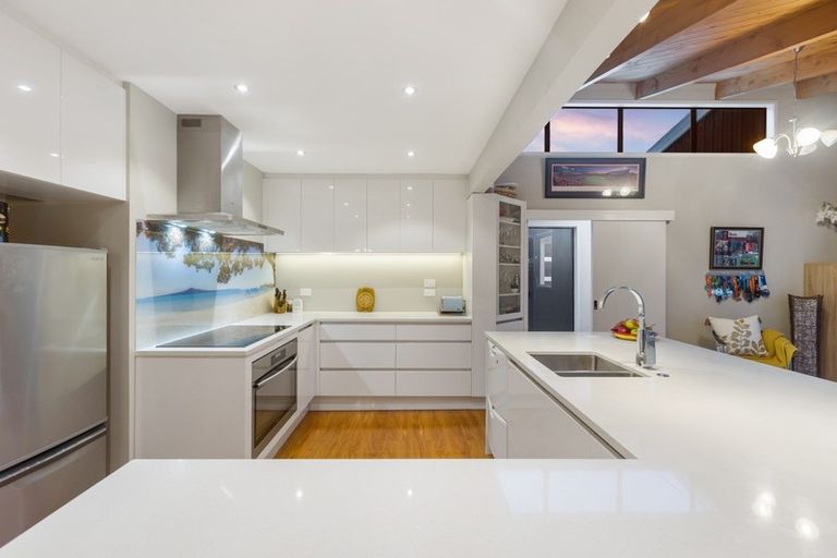 Photo of property in 8 Hamish Place, Sunnyhills, Auckland, 2010