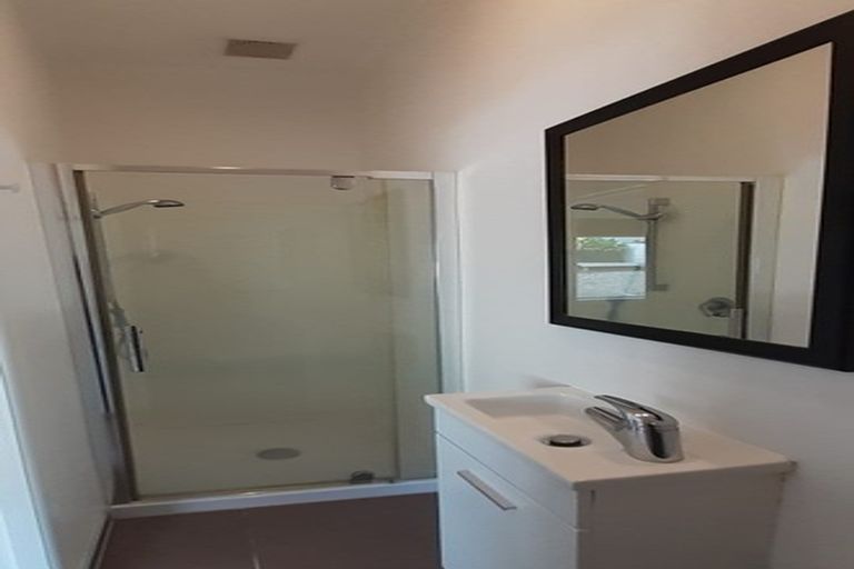 Photo of property in 64 Chelsea View Drive, Chatswood, Auckland, 0626