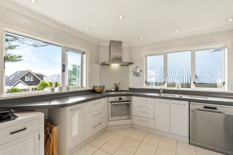 Photo of property in 225 Muritai Road, Eastbourne, Lower Hutt, 5013