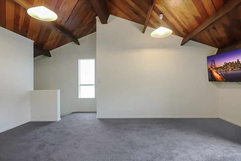 Photo of property in Metro Apartments, 17/220 Thorndon Quay, Pipitea, Wellington, 6011