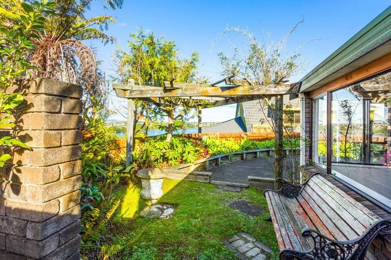 Photo of property in 1/149 West Harbour Drive, West Harbour, Auckland, 0618