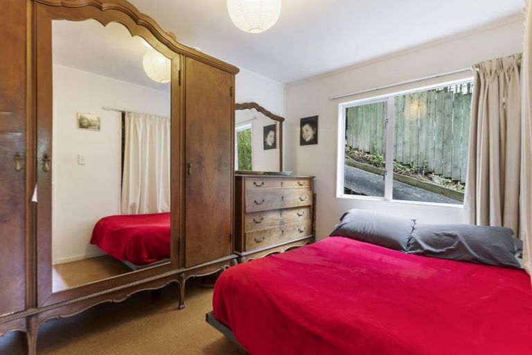 Photo of property in 126 Candia Road, Henderson Valley, Auckland, 0614