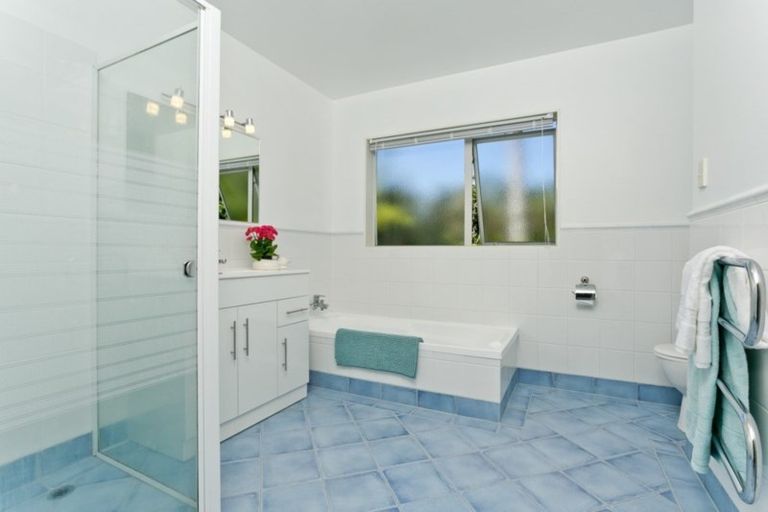 Photo of property in 17 Te Wharau Drive, Greenhithe, Auckland, 0632