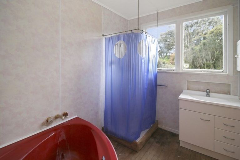 Photo of property in 44 Endeavour Street, Marfell, New Plymouth, 4310