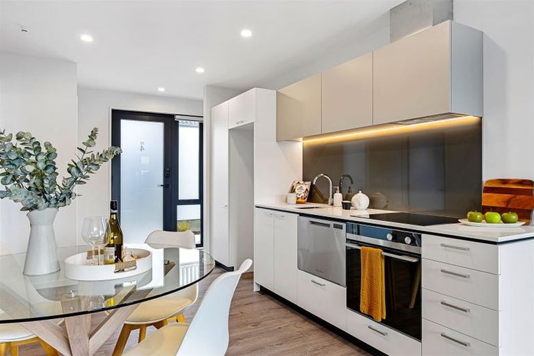 Photo of property in 4/32 Frederick Street, Waltham, Christchurch, 8011