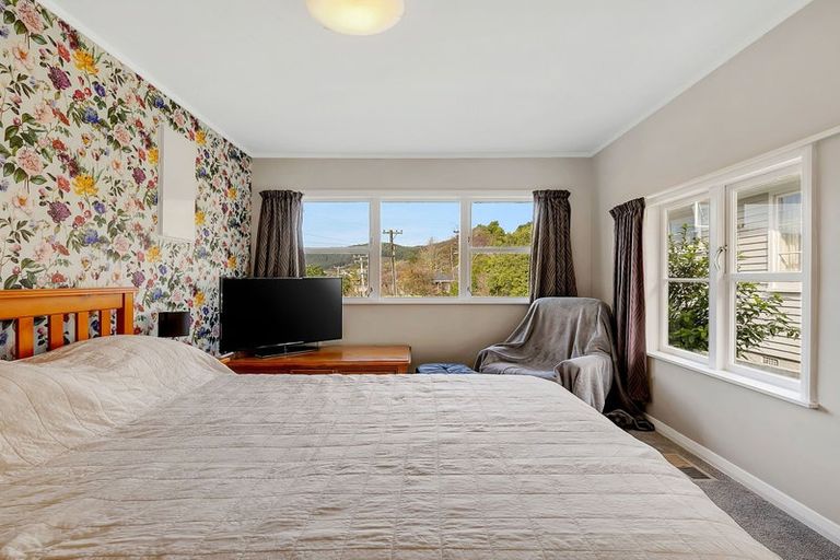 Photo of property in 46 Kiwi Crescent, Tawa, Wellington, 5028