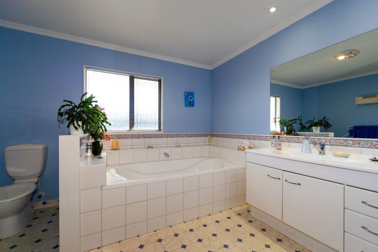 Photo of property in 12b Avondale Road, Taradale, Napier, 4112