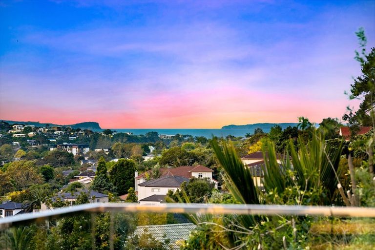 Photo of property in 11 Landvale Court, Browns Bay, Auckland, 0630