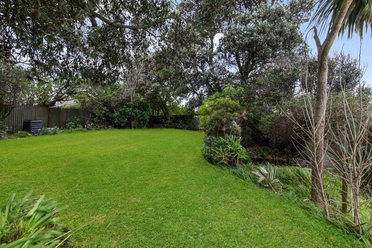 Photo of property in 28 Hood Street, Castlecliff, Whanganui, 4501