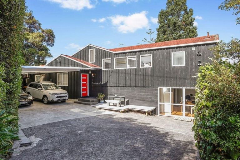 Photo of property in 27 Takahe Road, Titirangi, Auckland, 0604