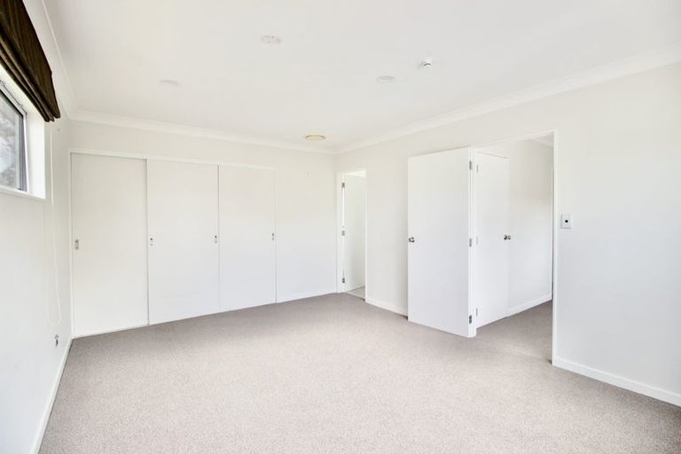 Photo of property in 88 Lantana Road, Green Bay, Auckland, 0604
