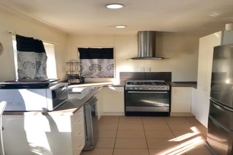 Photo of property in 4/43 Fruitvale Road, New Lynn, Auckland, 0600