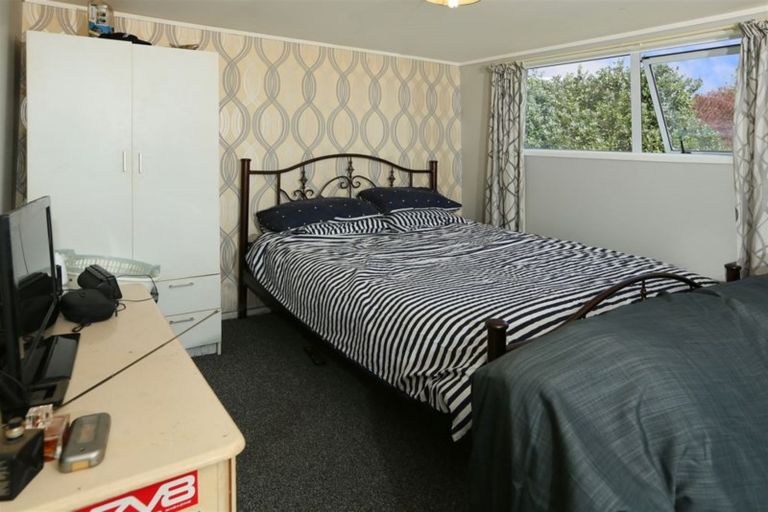 Photo of property in 124 Flanshaw Road, Te Atatu South, Auckland, 0610